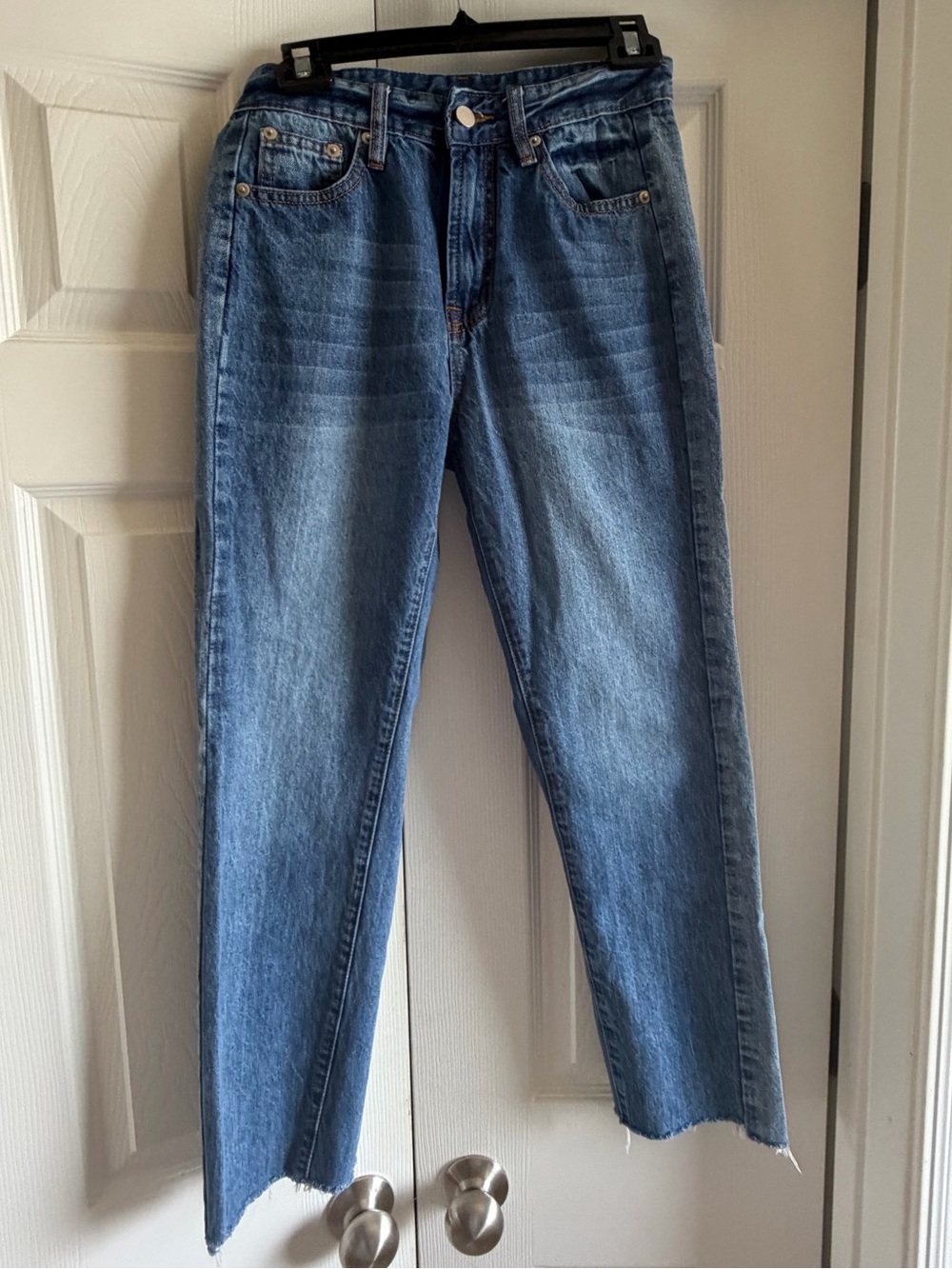 Gianni Bini Medium Blue Straight-Leg,raw hem Jeans, SZ S, EUC